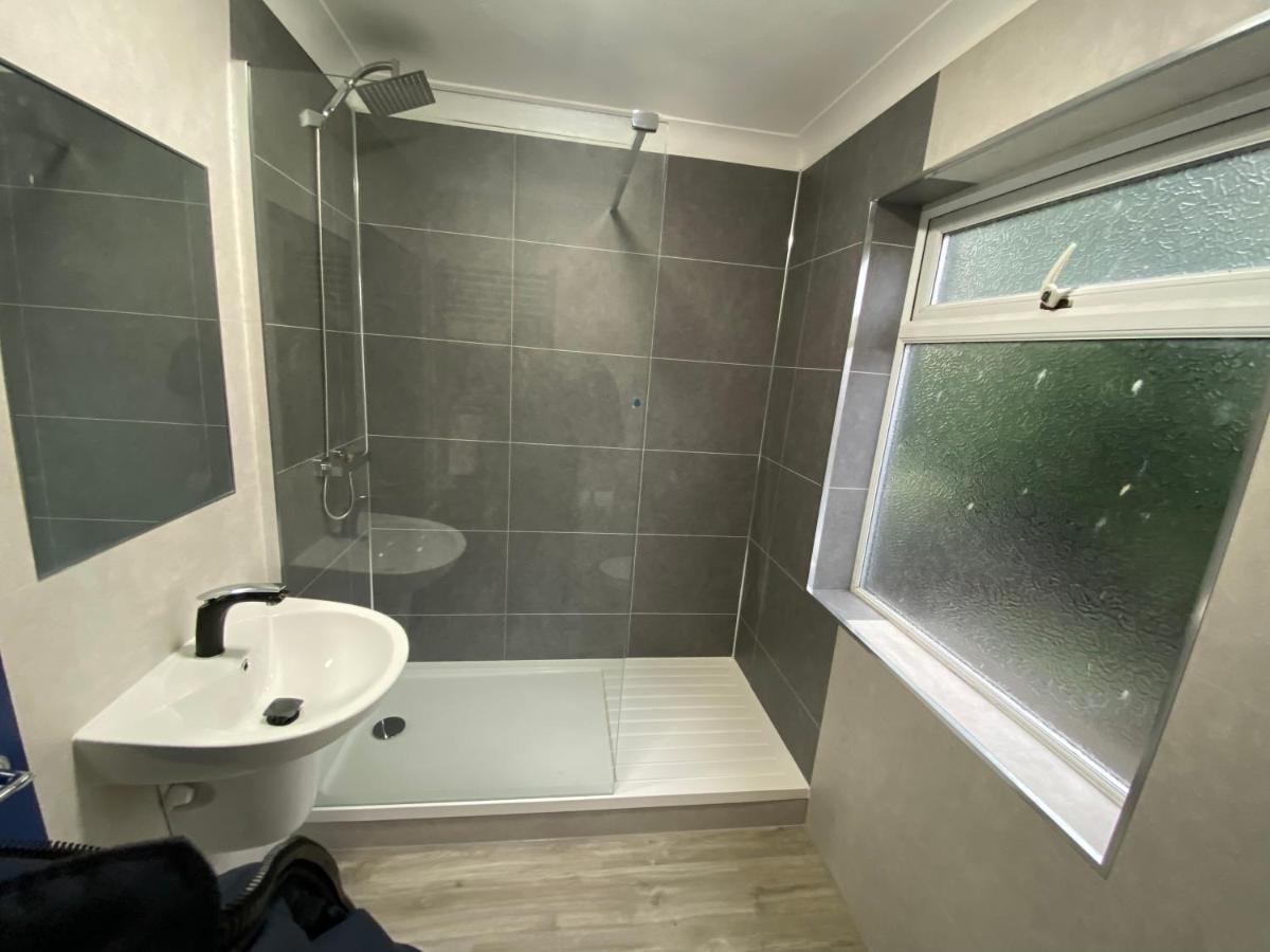 Harewood Lodge - Single And Double Rooms Self Serve Apartment King's Lynn Kültér fotó